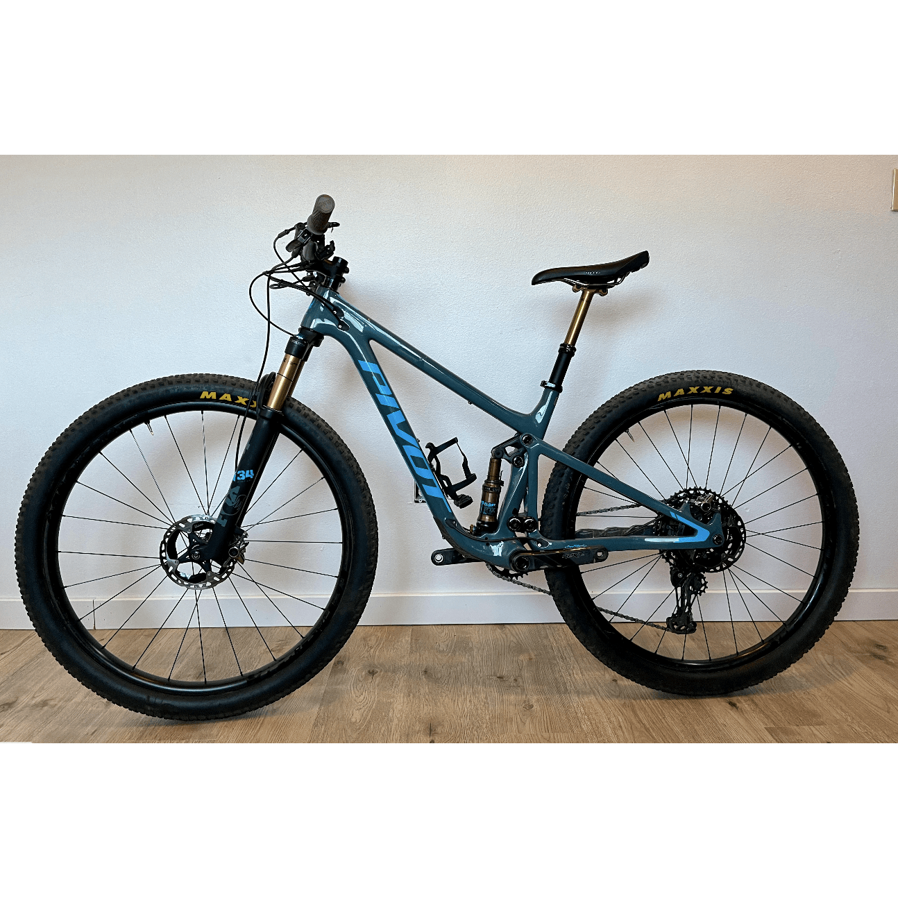 Pivot Mach 4 SL Small Grey Team XTR 120 w/ Carbon Wheels - (USED) - Cripple Creek Backcountry